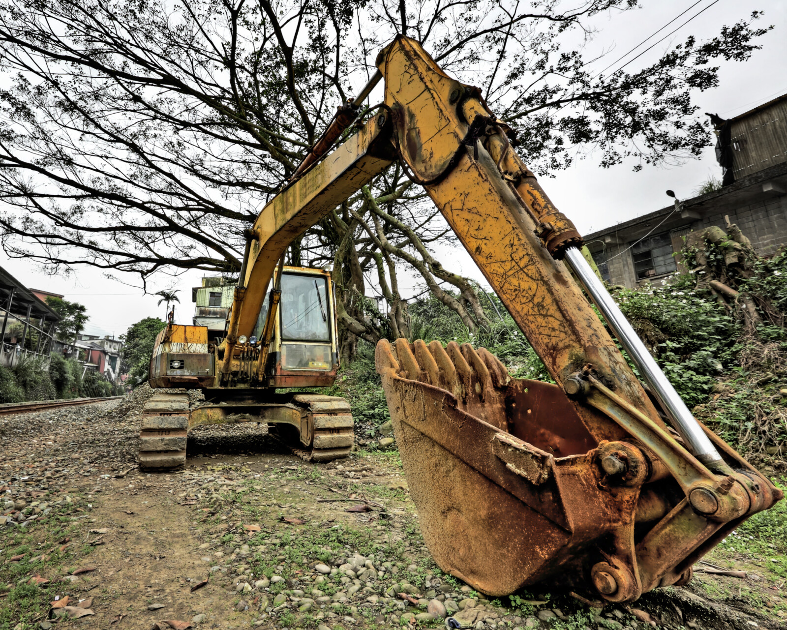 Older dilapidated excavator sitting rough after too much idle time